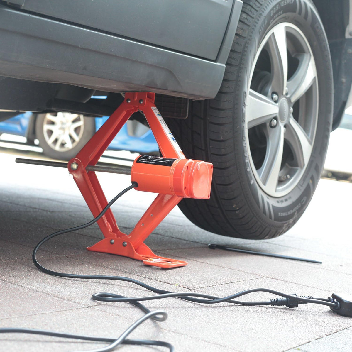 Electric Car Floor Jack 5 Ton 12V Scissor Lift Jack Set with Remote Q570